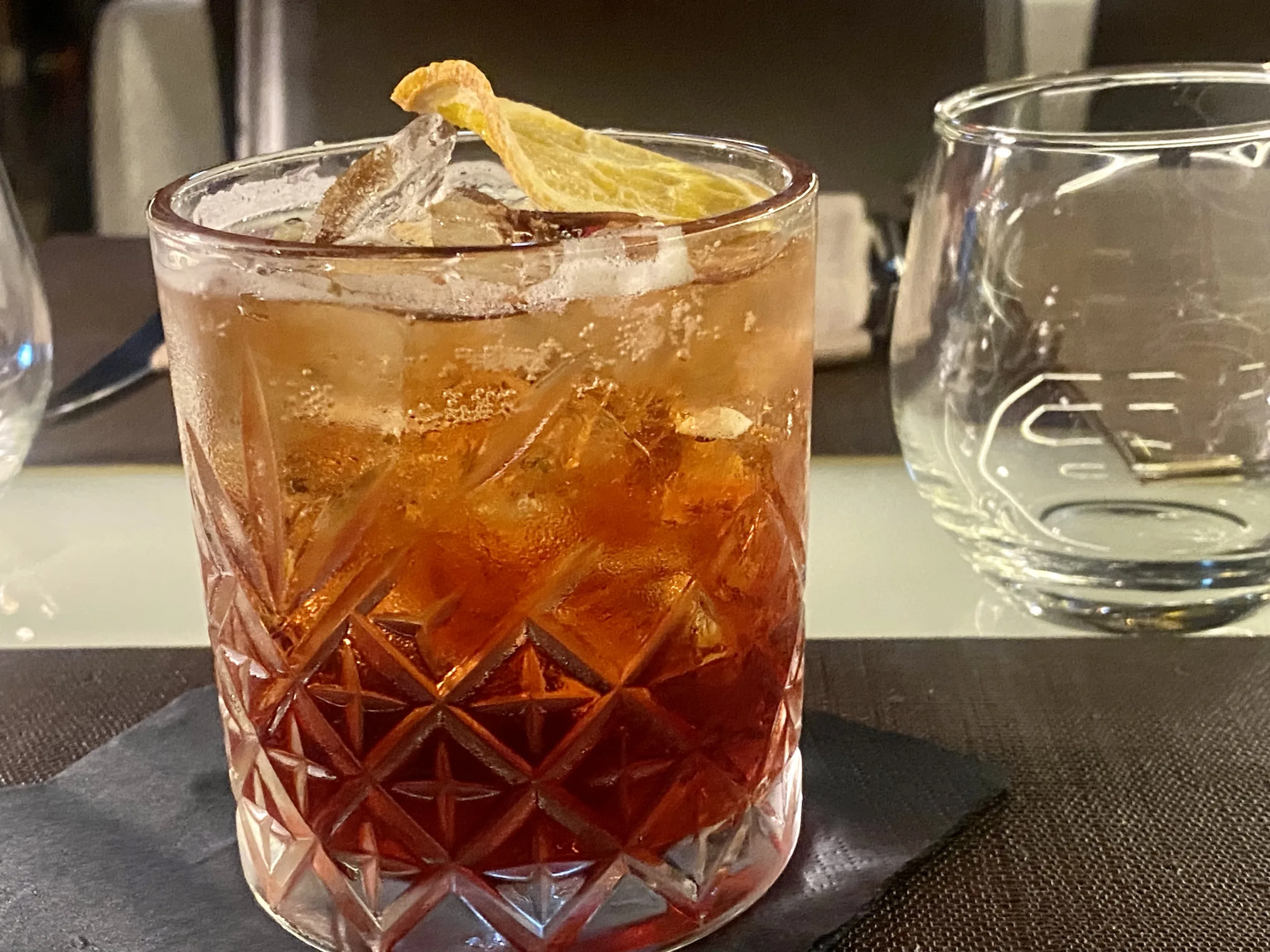 Americano-Elegance-Cafe-Jazz-Club