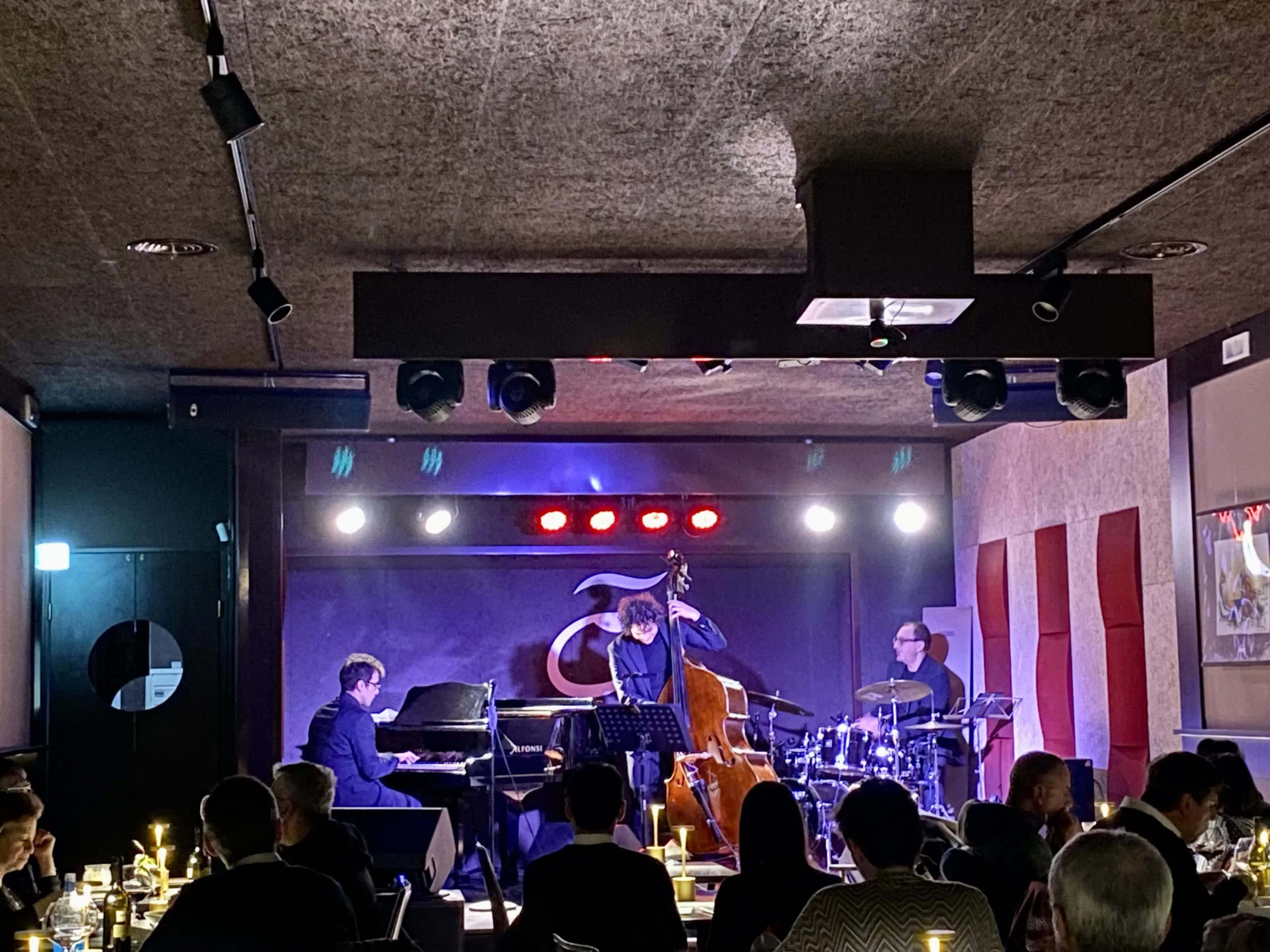 Elegance-Cafe-Jazz-Club