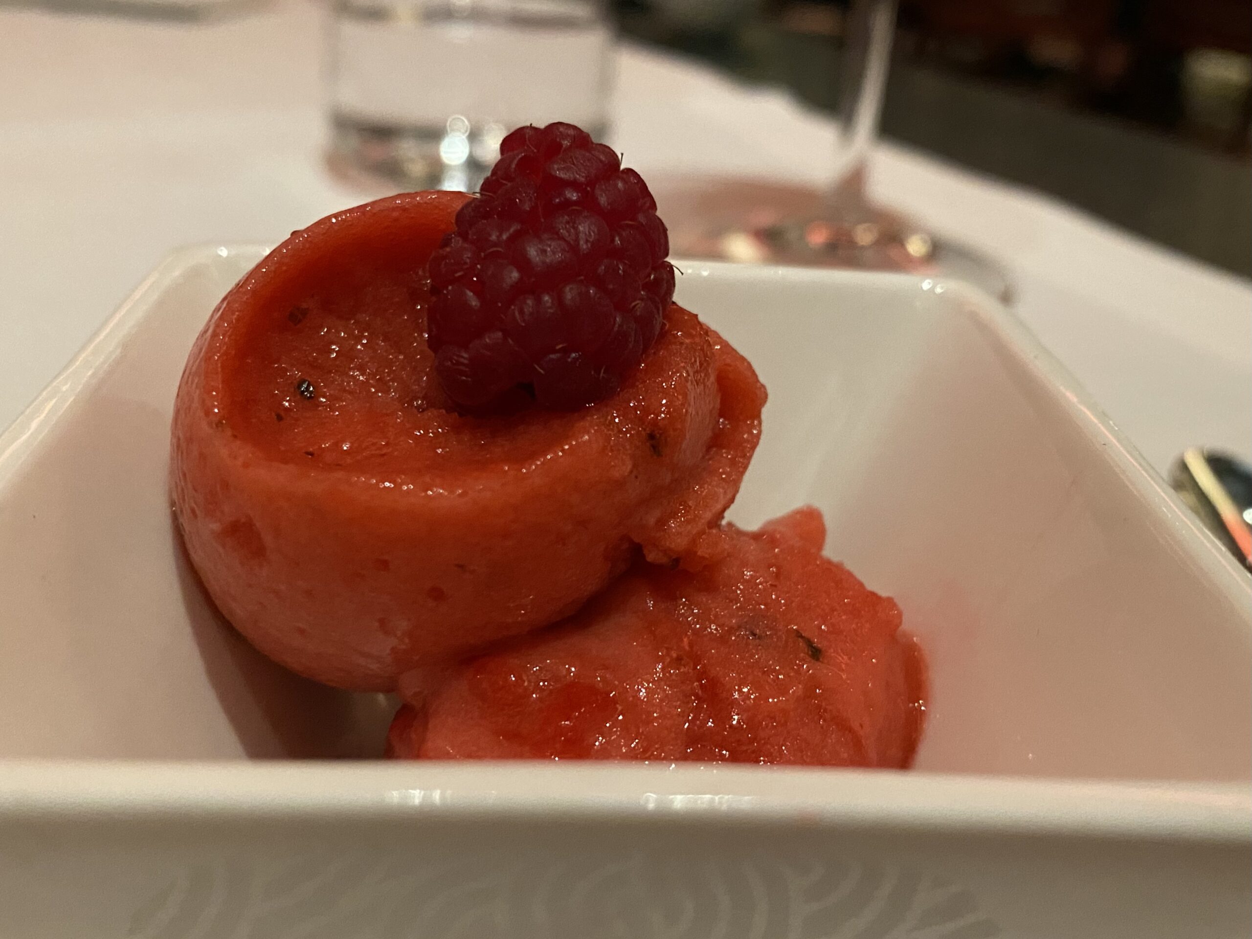 Gelato-artigianale-lampone-e-basilico