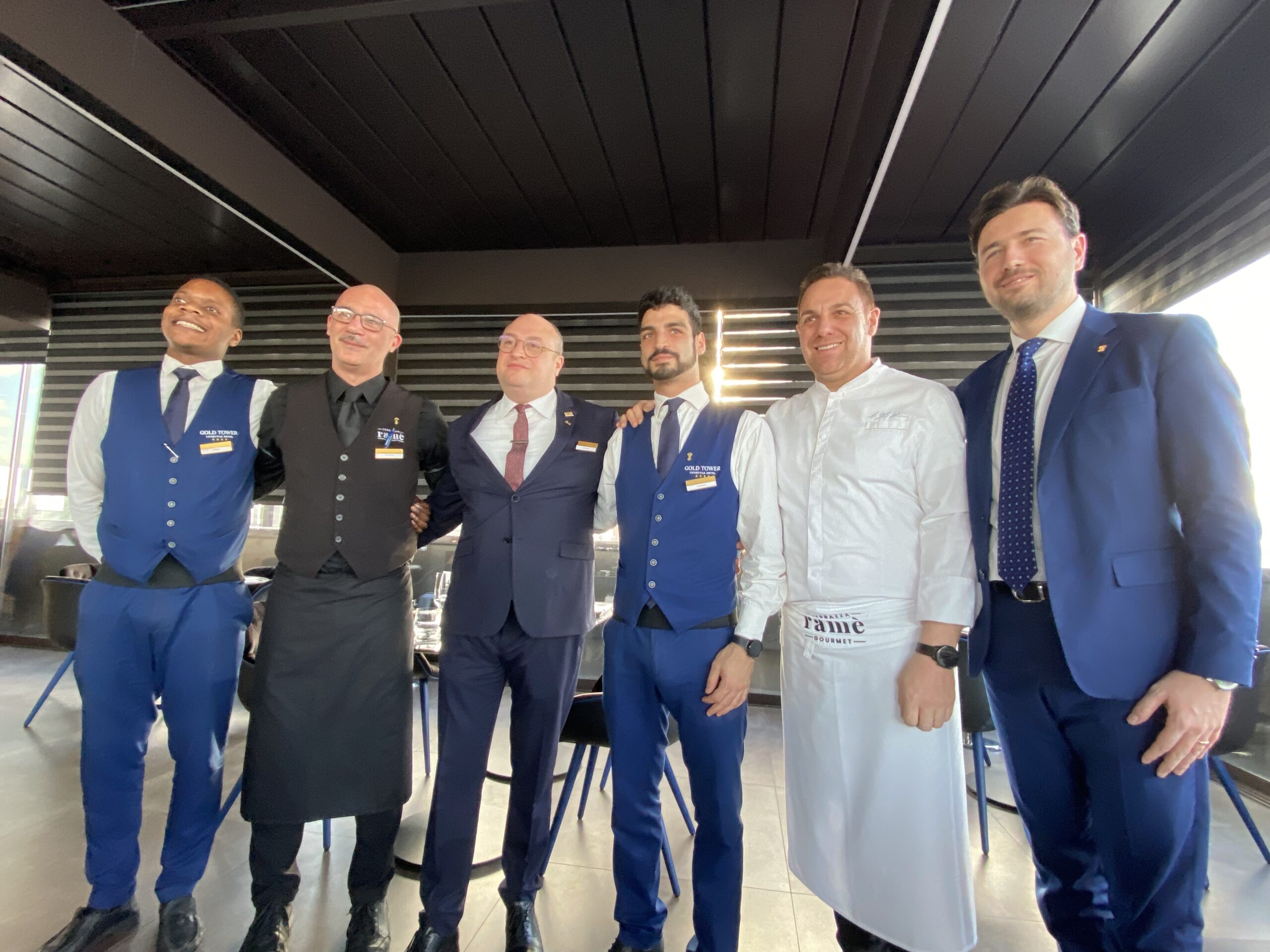 Il-direttore-generale-Matteo-Zuppetta-lo-chef-Giancarlo-Lo-Giudice-e-i-commis-di-sala