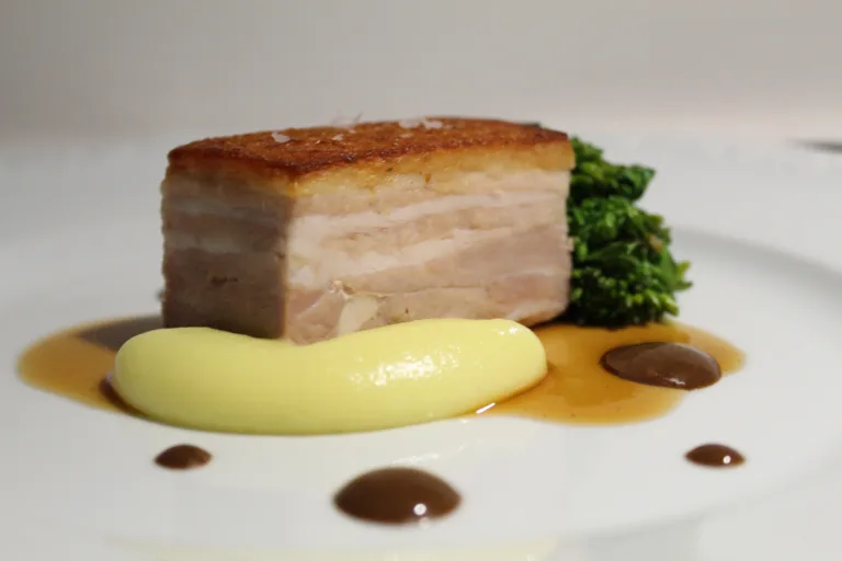 Pancia di maialino con cime di rapa patate e ponzu