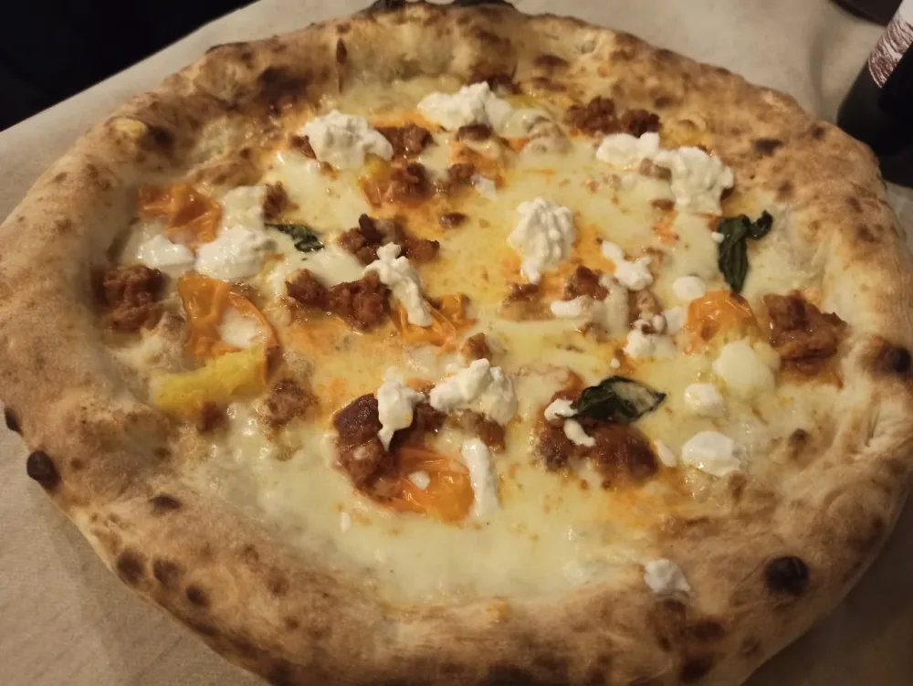 Pizzeria Reginella - La Diavola Bionda di Castelpoto