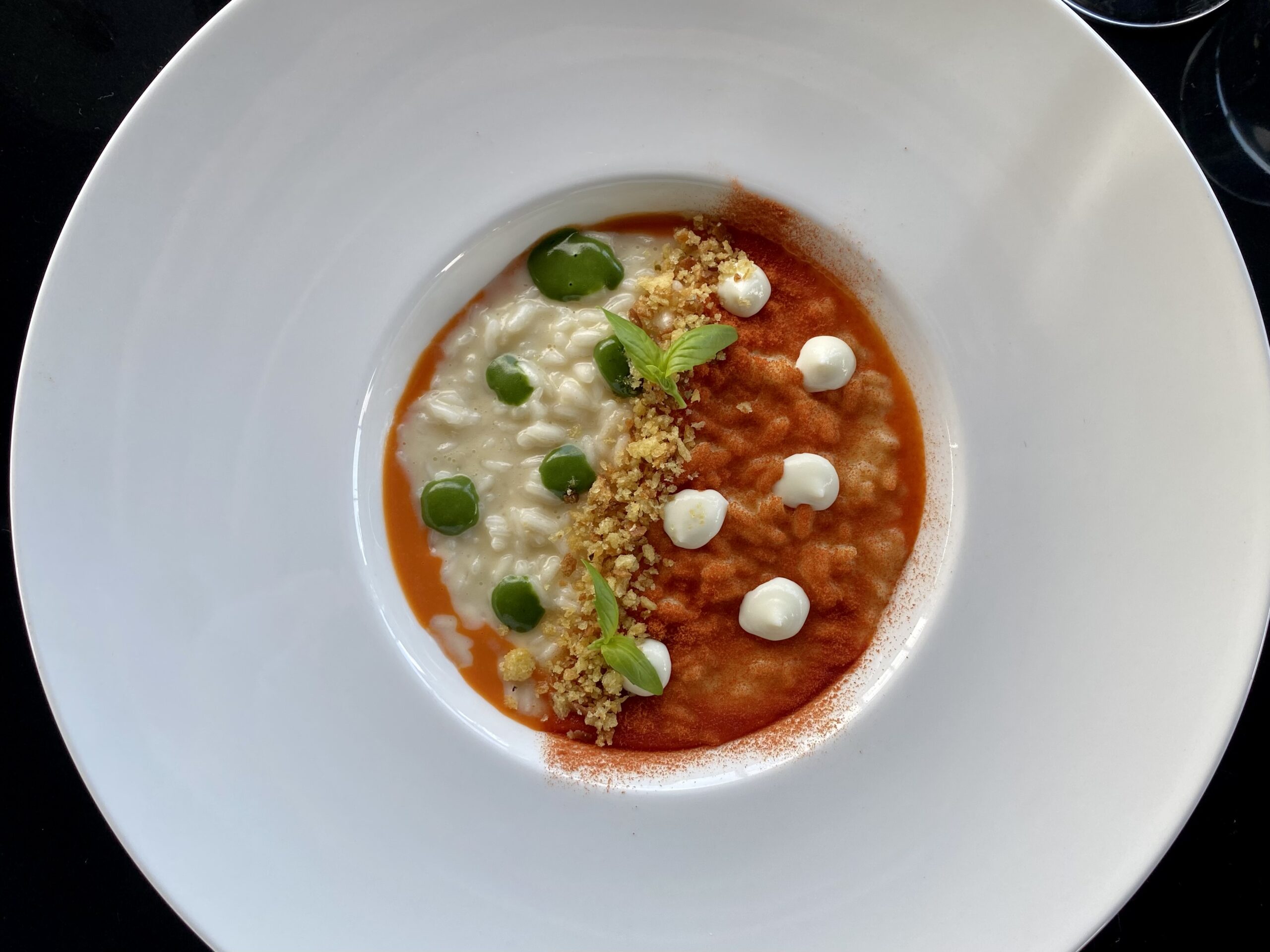 RISOTTO-CAPRESE-pomodoro-basilico-mozzarella-di-bufala-pane-cafone-burroparmigianosedano-carote-cipolla