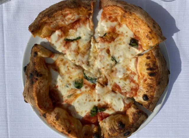 Regina-Margherita-pizza-Margherita