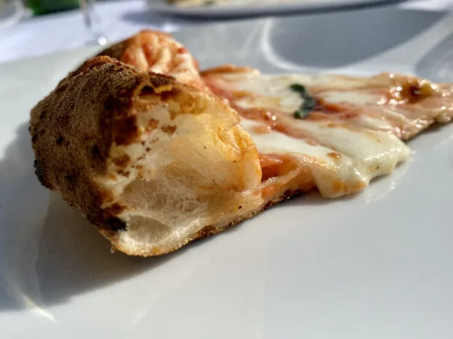 Regina-Margherita-sezione-pizza-Margherita