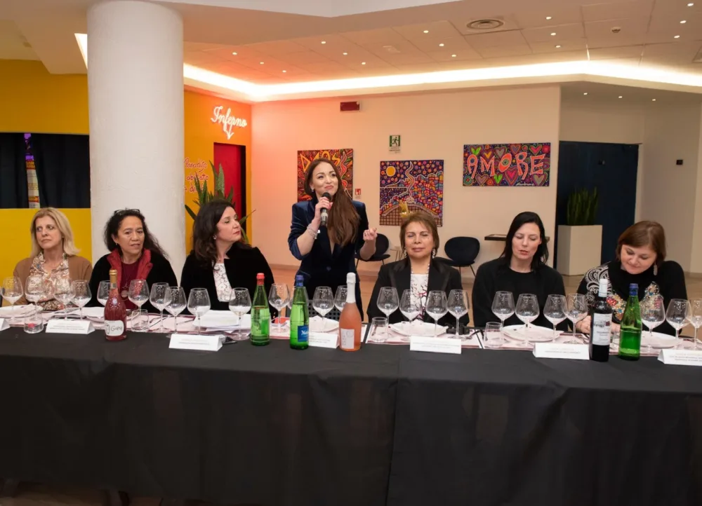 WOMEN WINE WORLD