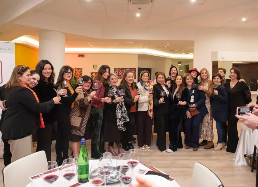 WOMEN WINE WORLD