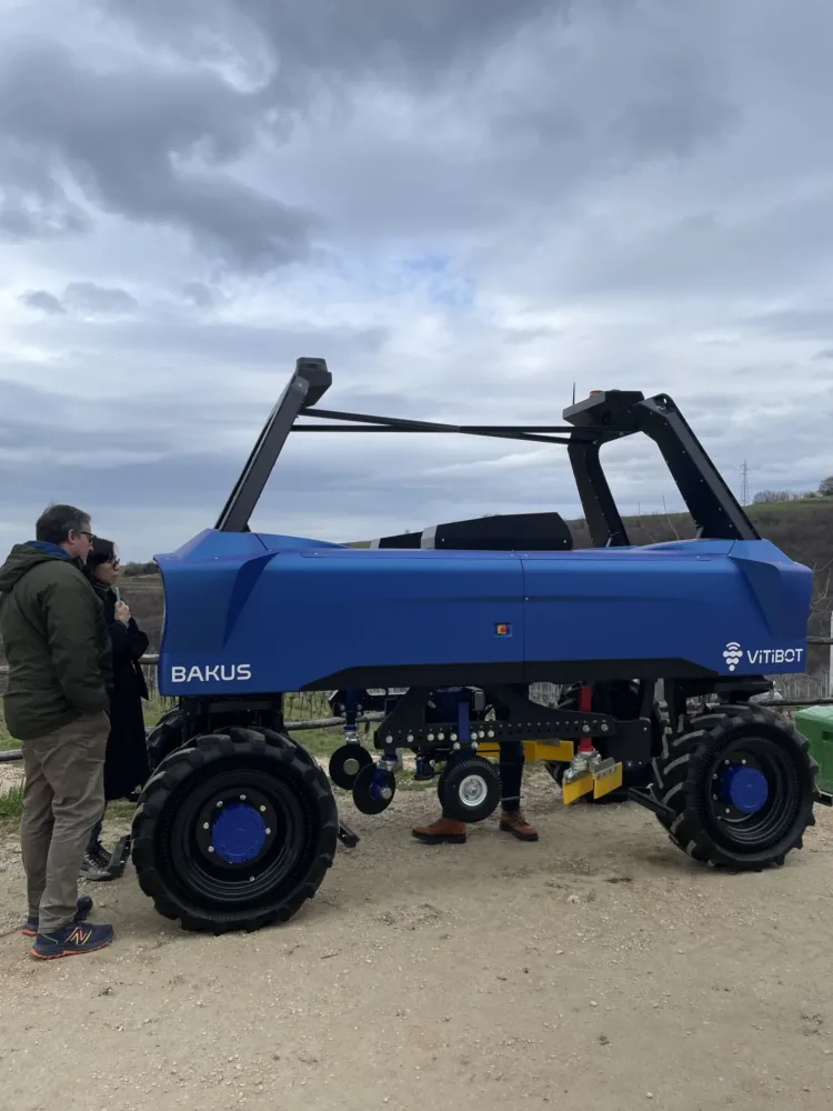 La collina dei Ciliegi- Bakus robot elettrico per la gestione dei vigneti