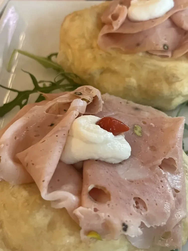 Macelleria e braceria Calabrese - montanara con mortadella