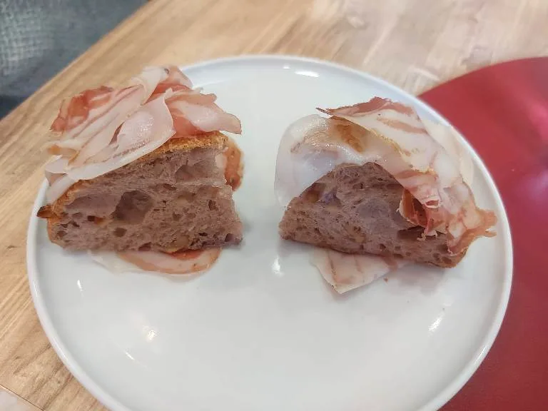 Nanninella, padellino al li.co.li con grano arso e noci con pancetta steccata selezione Aiello