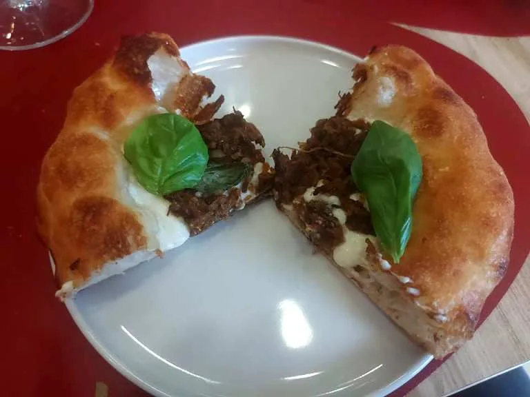 Nanninella, tre cotture con crema di provola e genovese napoletana