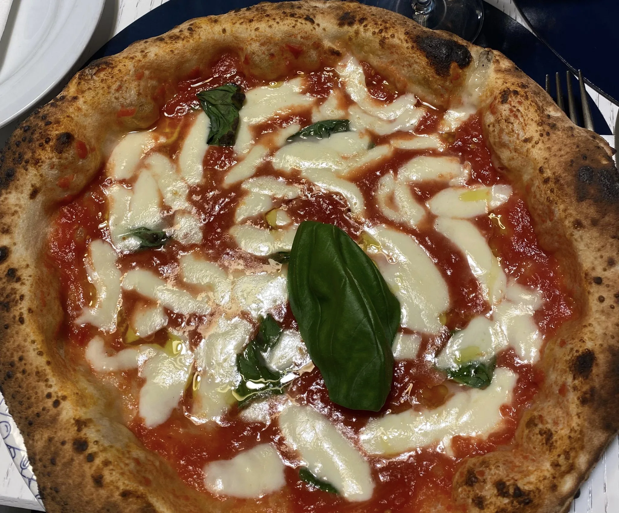 omodoro-San-Marzano-DOP-Gustarosso-provola-affumicata-di-Agerola-caseificio-Rocco-pepe-nero-Parmigiano-Reggiano-DOP-30-mesi-olio-EVO