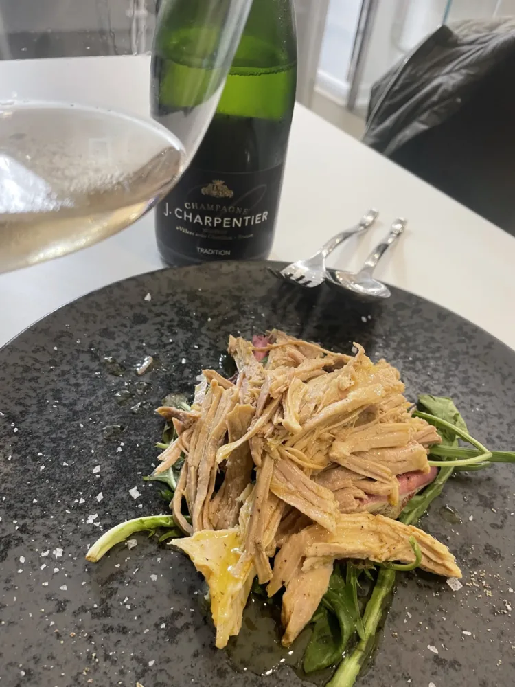 Porchetta e Bollicine - Tonno del Chianti con misticanza e Champagne J. Charpentier