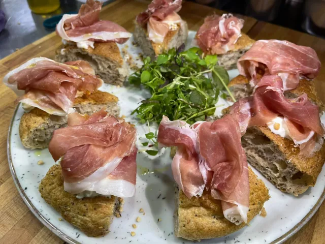 Prosciutto-e-nocciole-I-Vesuviani