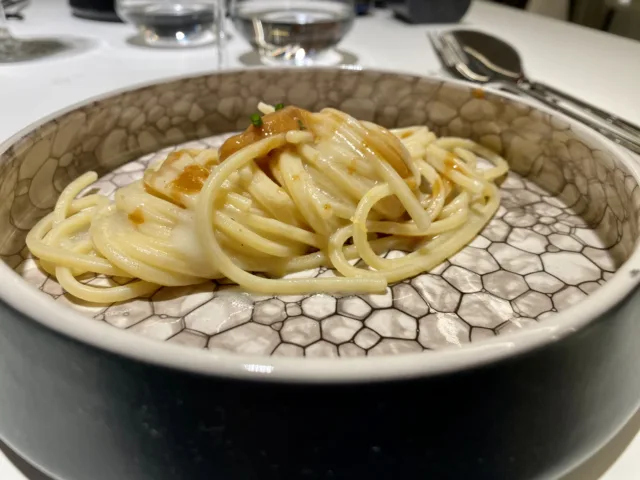 Spaghetto-al-burro-alle-ostriche-e-ricci-di-mare