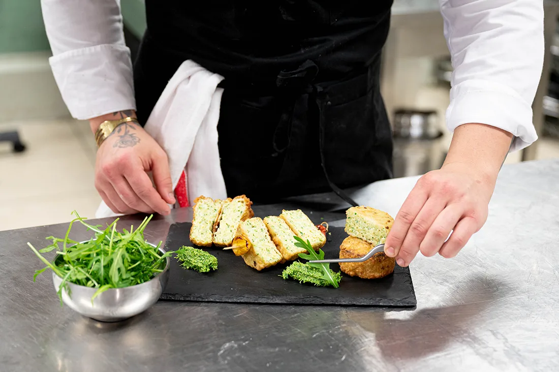 Frittata di Bucatini, rucola e parmigiano