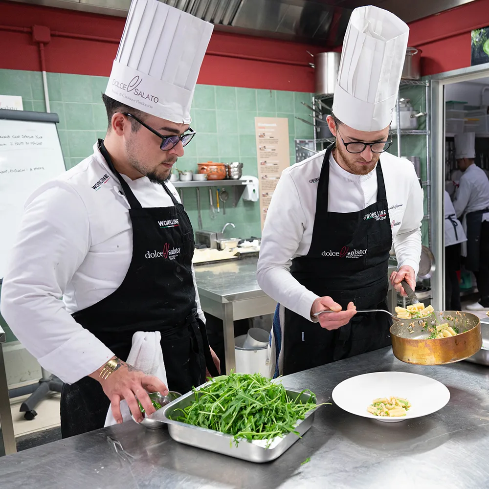 Rigacuore con salmone fresco, rucola e scorzetta di limone