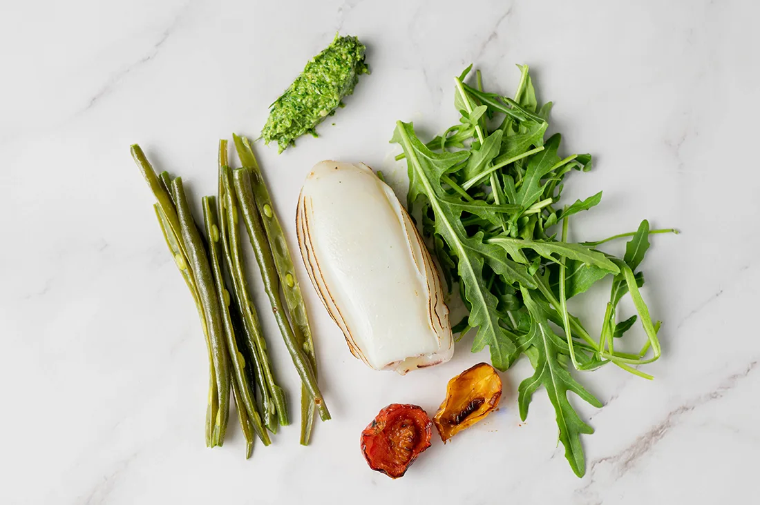 Seppia affumicata, fagiolini e pesto di rucola