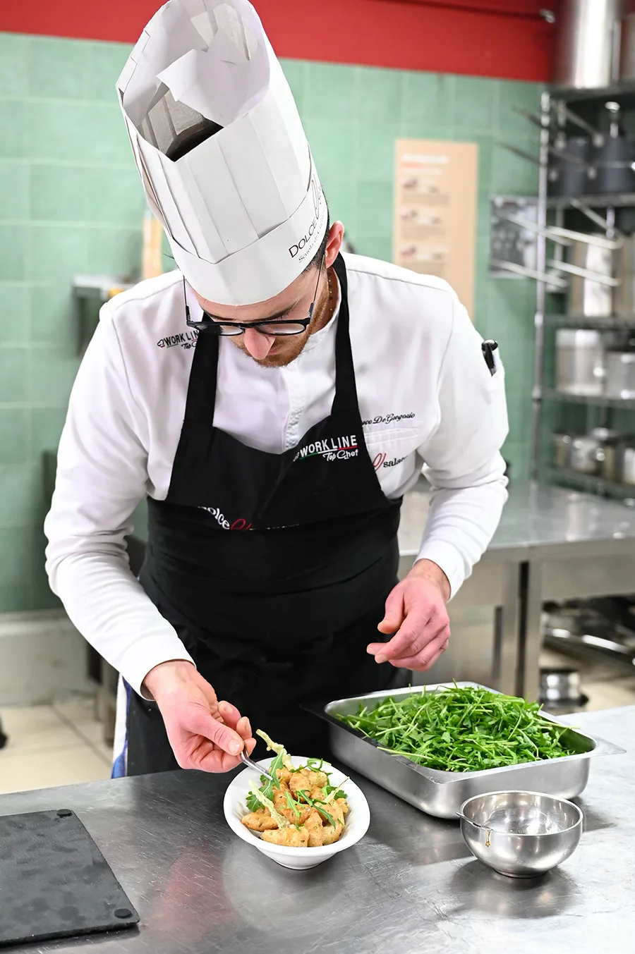 Zeppoline di pasta cresciuta con rucola e riduzione agrodolce