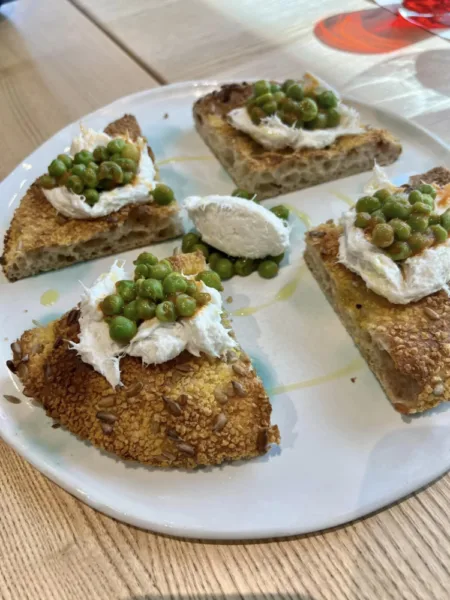 I Tigli - Impasto al mais. Polenta e baccalà con piselli alla diavola