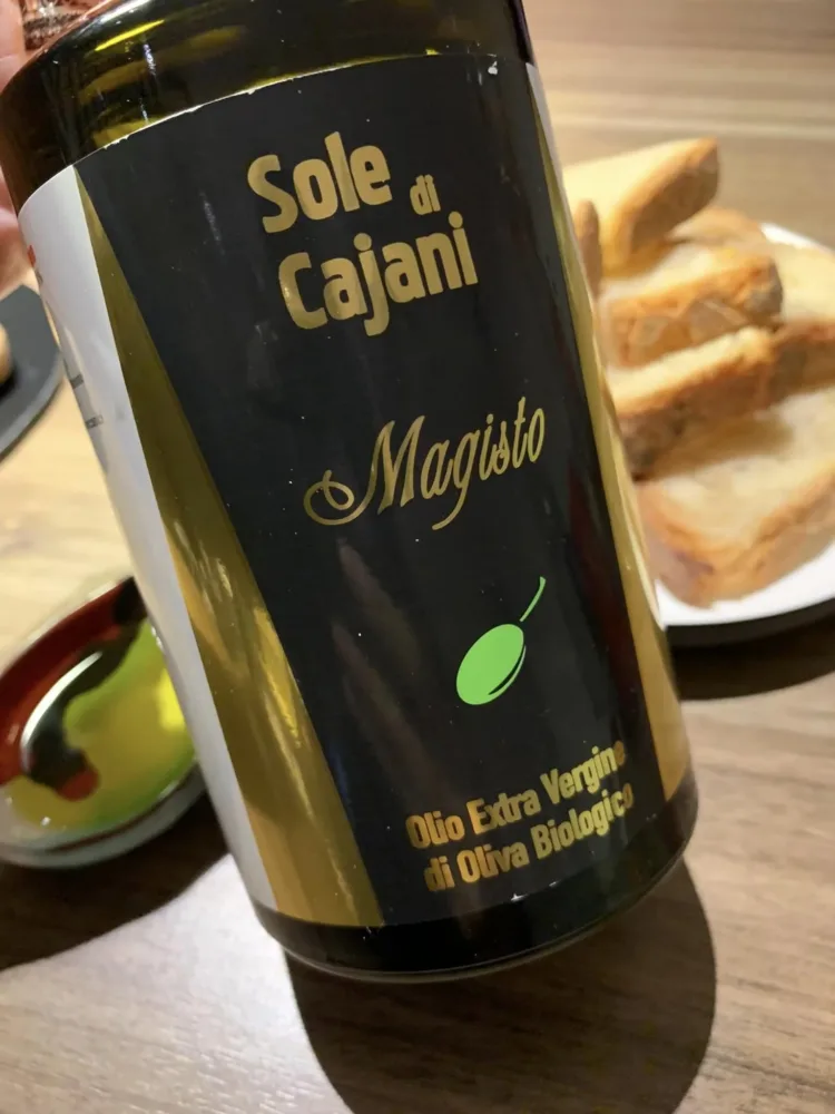 TerraFerma Salerno, il pane con l'olio di Caggiano