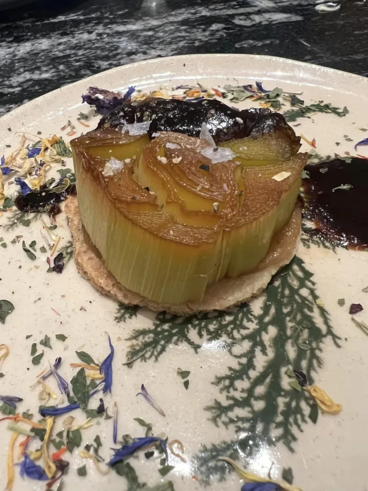 Virens Barcelona - Tatin di porro caramellizato e sugo vegetale