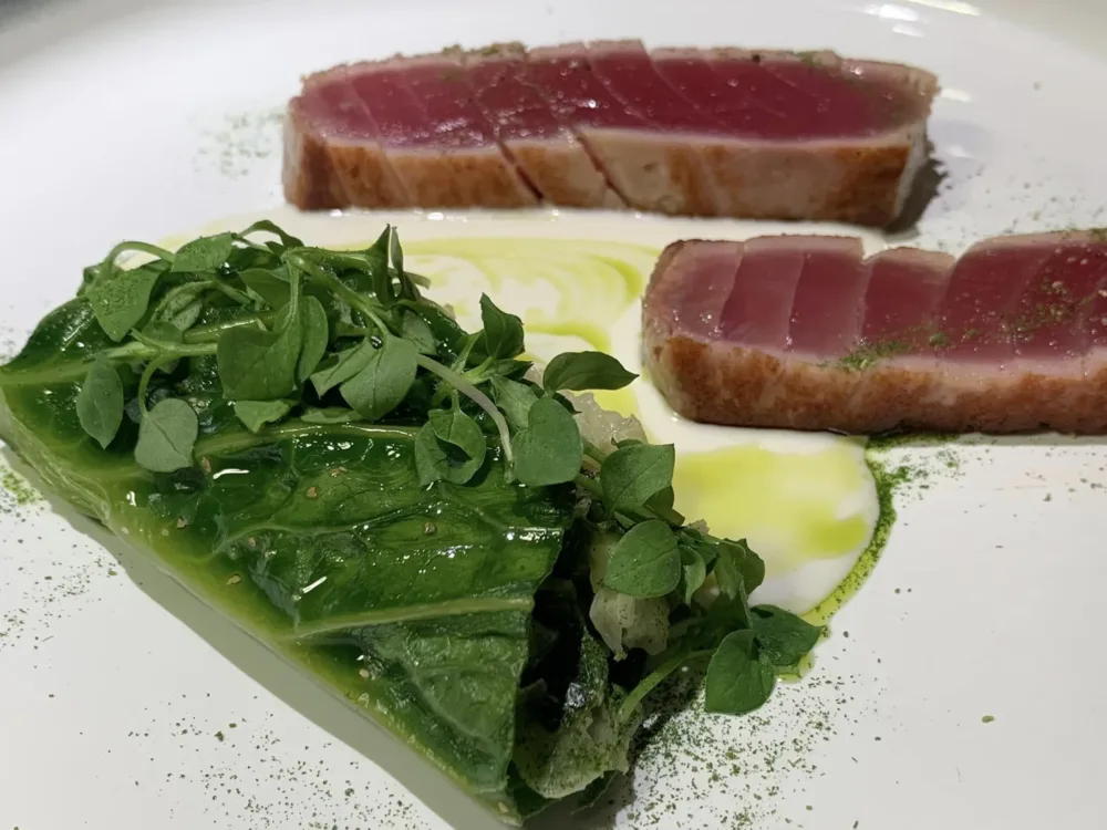 TerraFerma Salerno, trancio di tonno con tacos di verza
