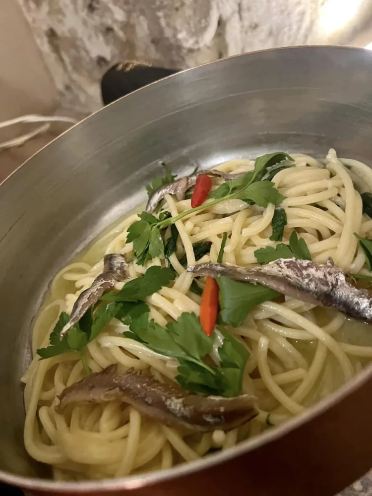 Casa del nonno 13 - Spaghettone Vicidomini con aglio, olio, peperoncino e colatura di alici