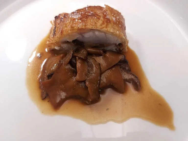 Bluu il mare dentro, Wellington di ricciola e carboncelli