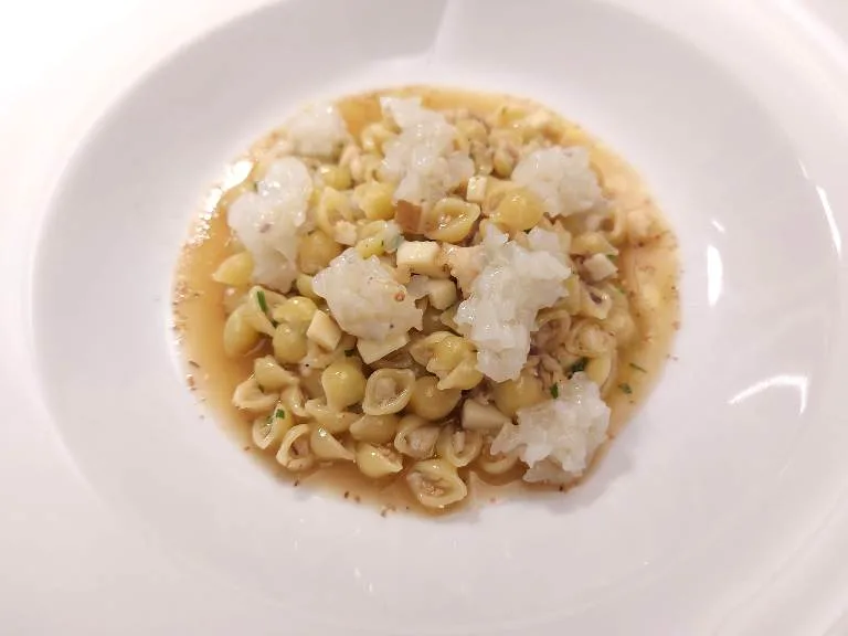 Bluu il mare dentro, conchigliette brodo e seppie