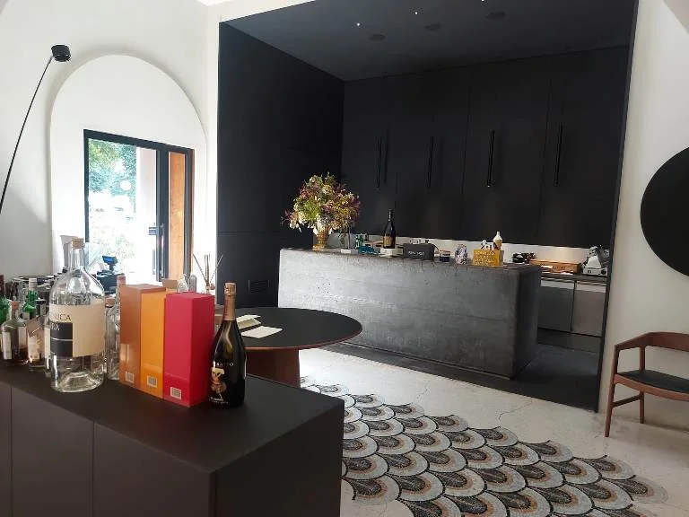 Bluu il mare dentro, ingresso