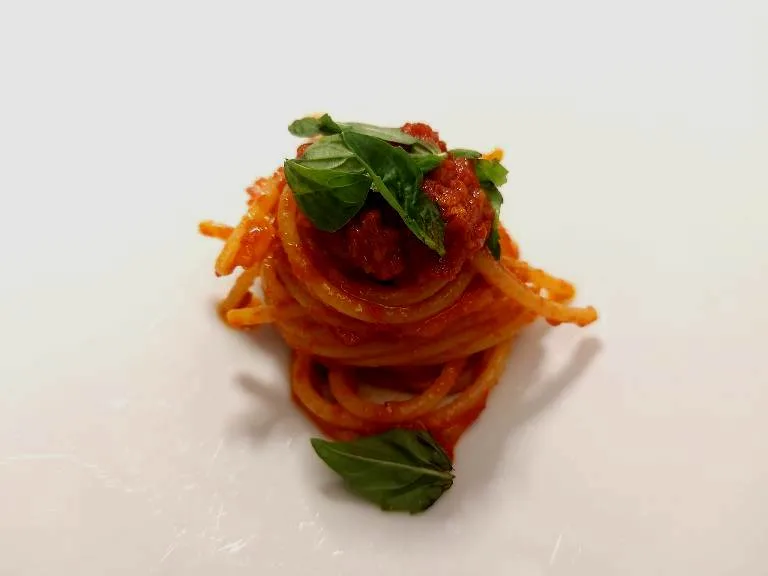 Bluu il mare dentro, spaghetto Gerardo Di Nola al pomodoro