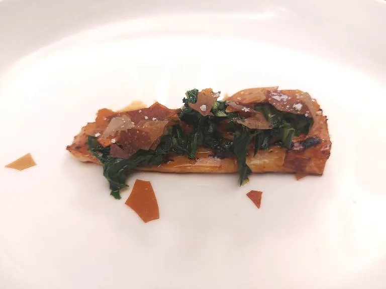 Bluu il mare dentro, spigola e cicoria