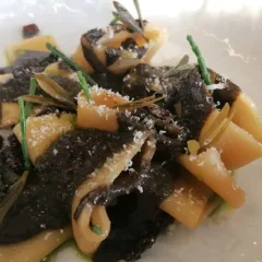 Dalla pelle al cuore, calamarata e calamaro di Daniele D'Ambrosio