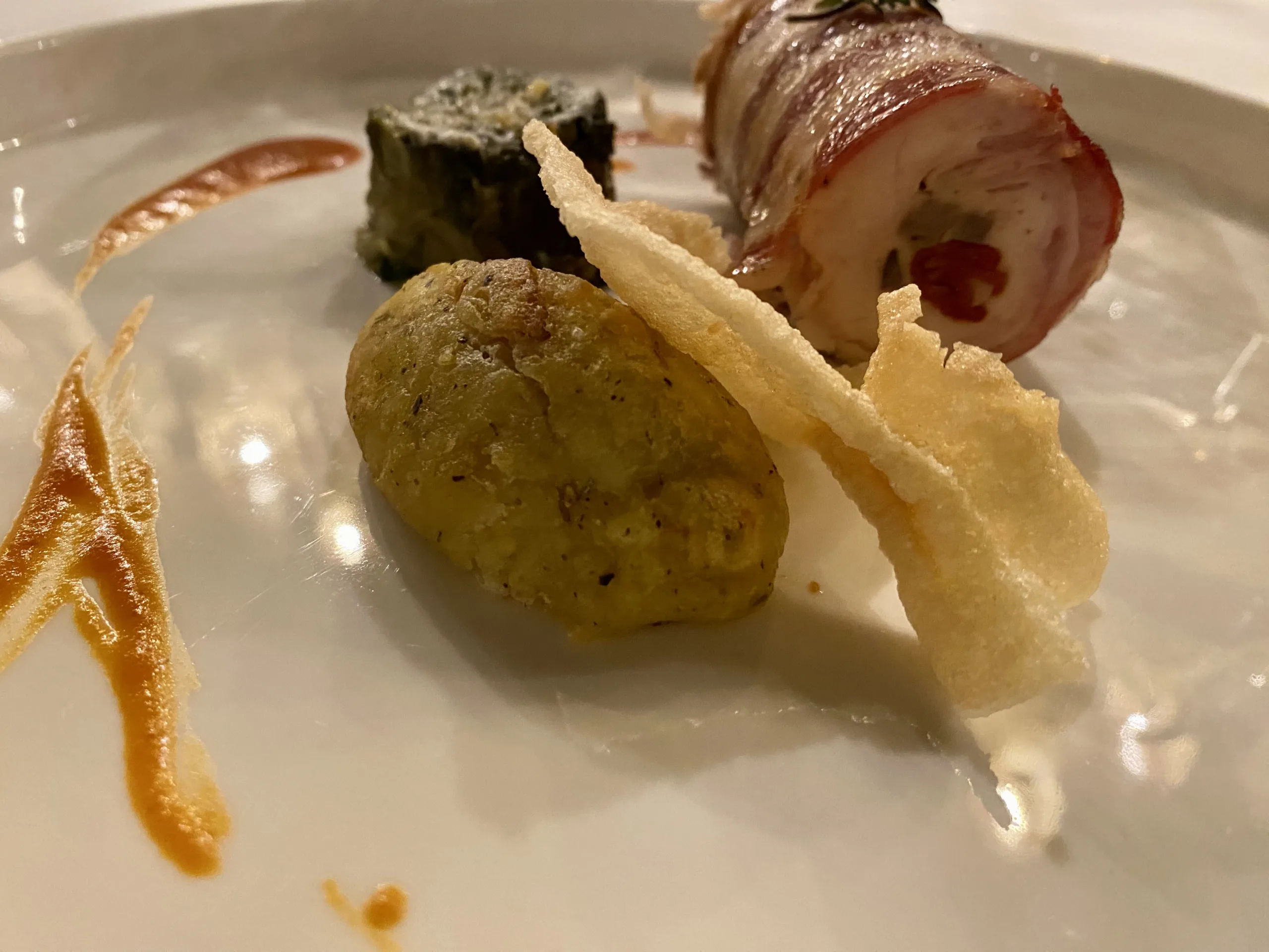 Lombetto-di-coniglio-alla-cacciatora-lattuga-brasata-quenelle-di-patata-arrosto-al-rosmarino-Chef-Umberto-Zimbaldi
