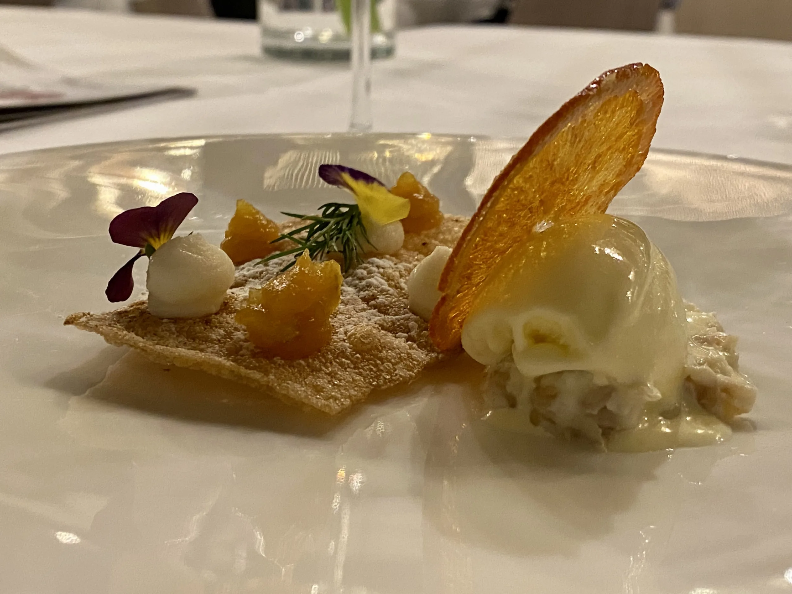 Past-iera-cialda-di-pasta-croccante-gelato-di-pastiera-cannella-ricotta-e-agrumi-Chef-Luigi-Salomone