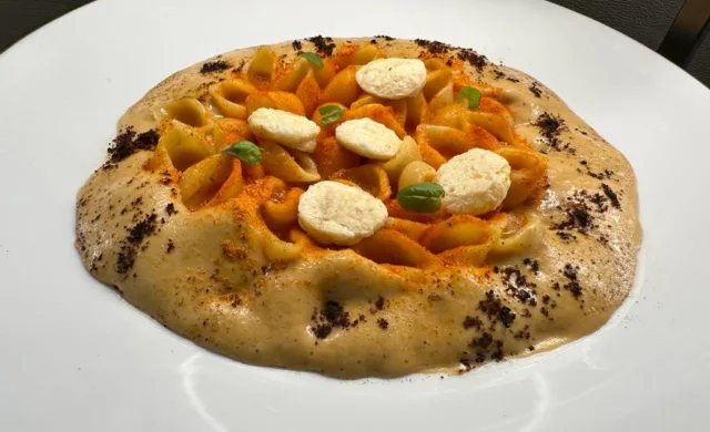 Una pasta al pomodoro che vuole essere una pizza margherita - Simone De Siato