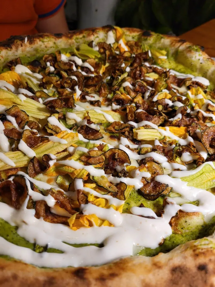 NASTI EAT - Nerano con crema e chips di zucchine, fiori di zucca e fonduta di parmigiano