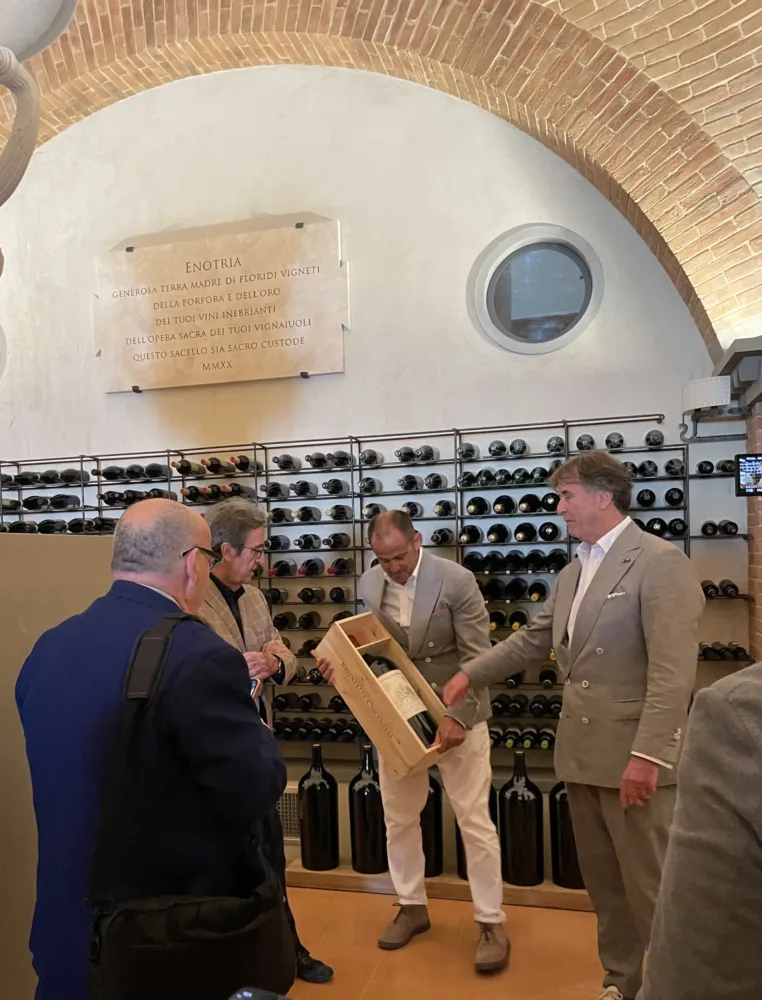 Presentazione del vino Castello di Solomeo con l'enologo Riccardo Cotarella (sx) Brunello Cucinelli (dx)