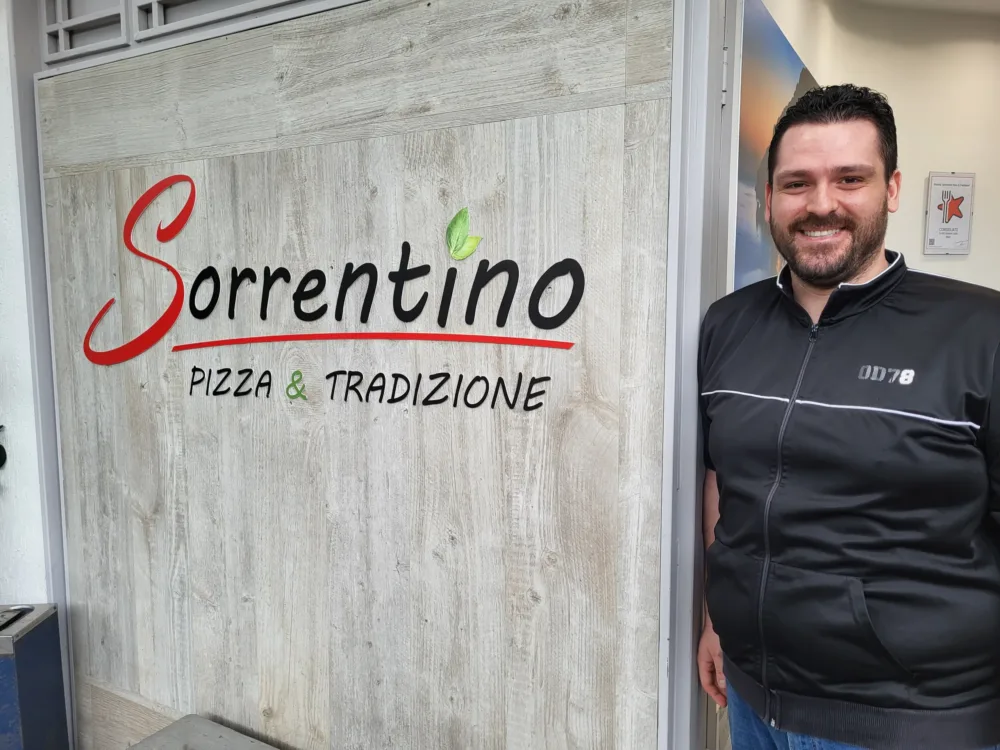 SORRENTINO - Marco Sorrentino, titolare della pizzeria