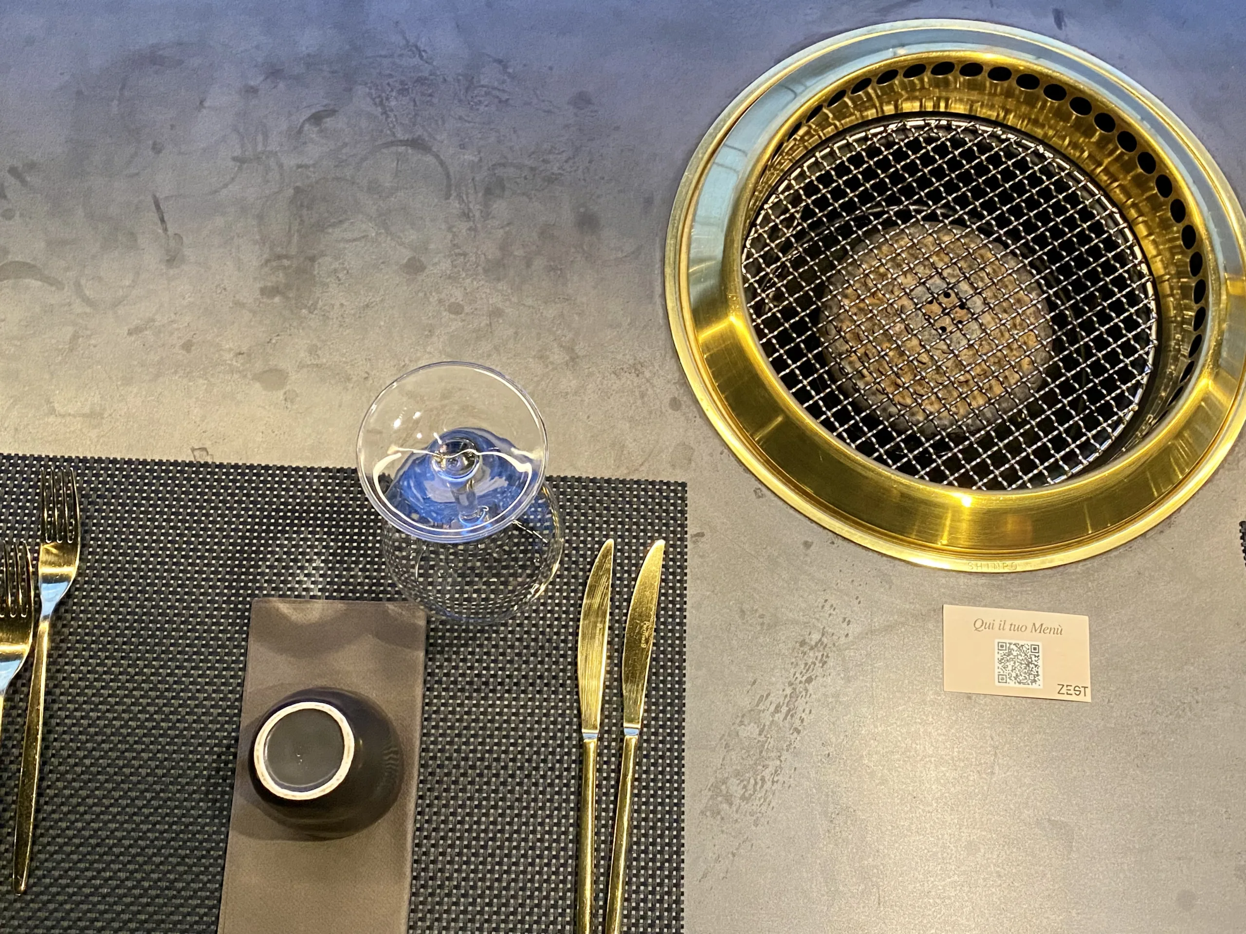 Tavolo-con-griglia-Zest-Caiazzo