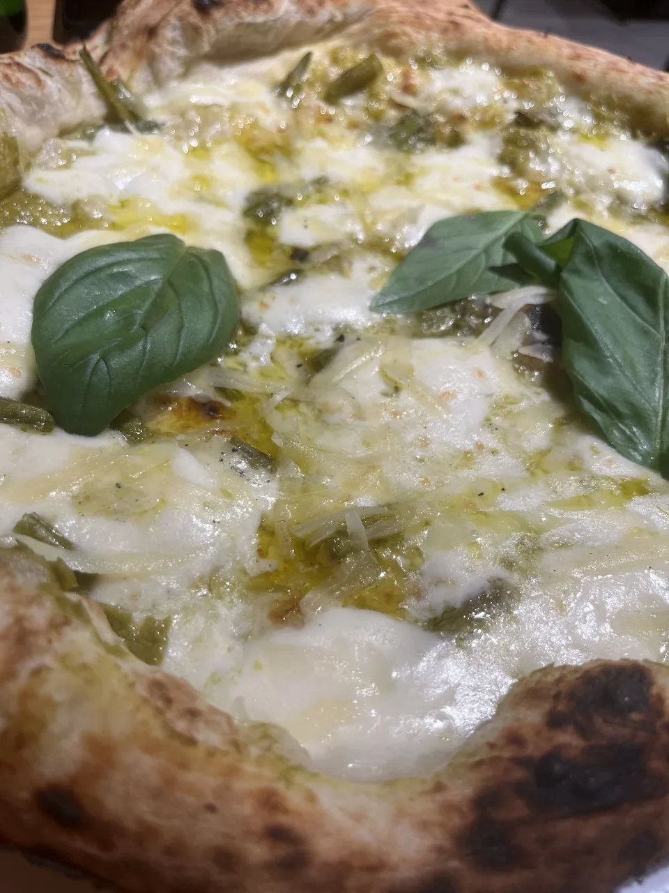 La Ruota - pizza asparagi e caciocavallo