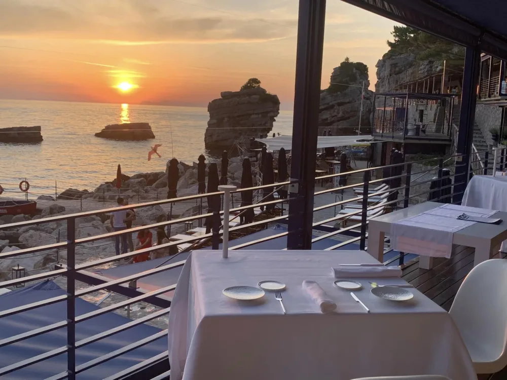 Ristorante Maxi a Capo La Gala, al tramonto