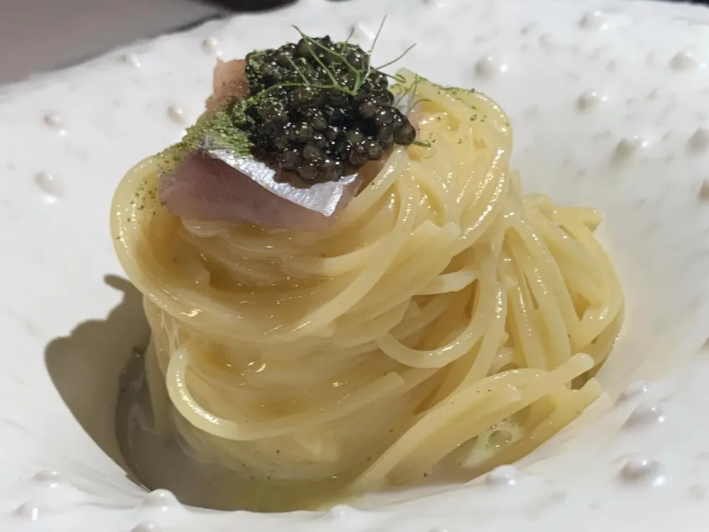 Ristorante Maxi a Capo La Gala, speghettino burro, sgombro e caviale