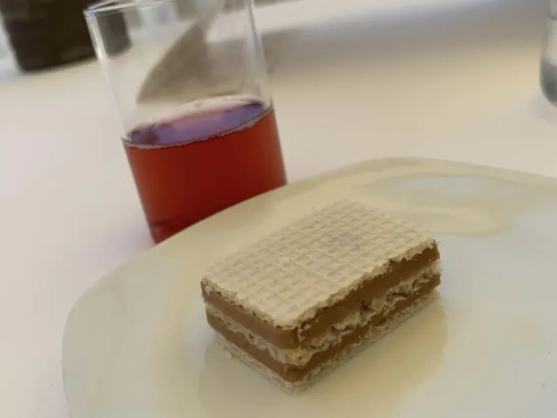 Uliassi a Senigallia, wafer e shot di kyr royale