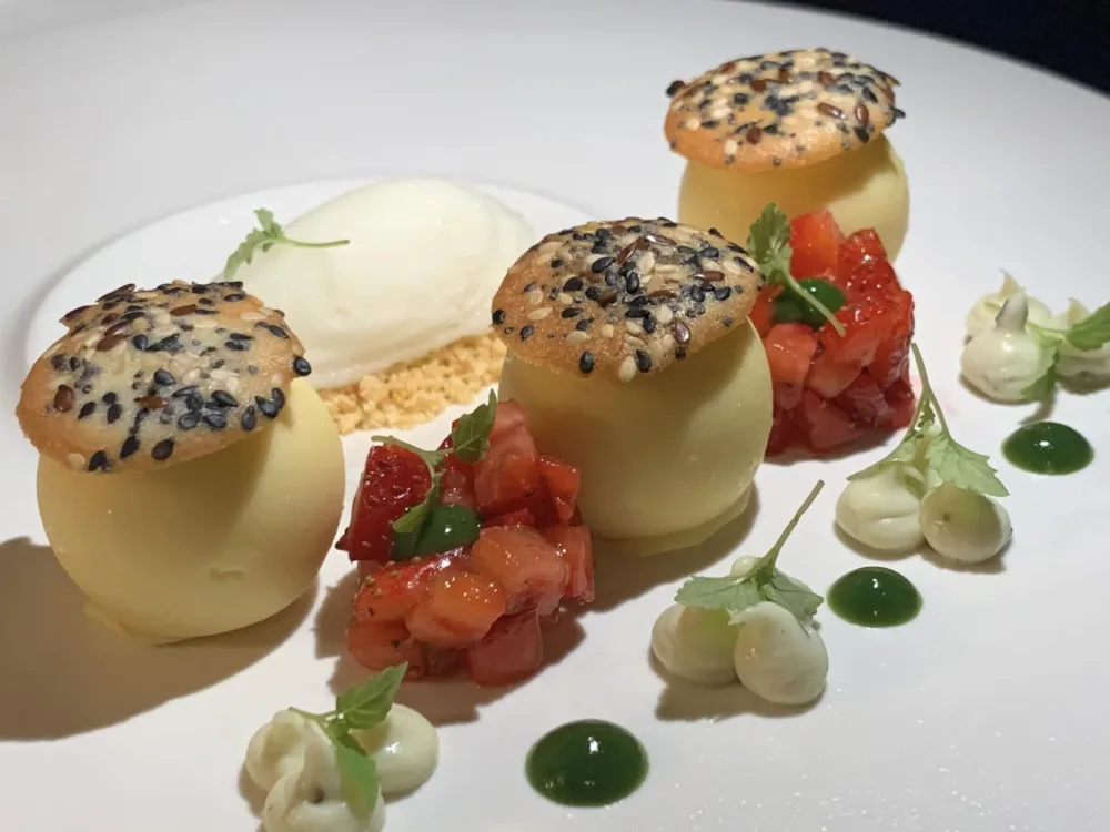Ristorante Maxi a Capo La Gala, semifreddo limone e fragola