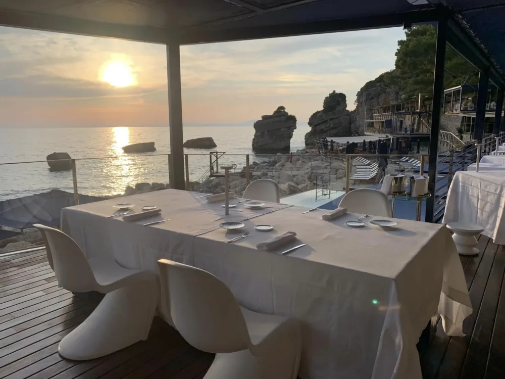 Ristorante Maxi a Capo La Gala, i tavoli all'aperto