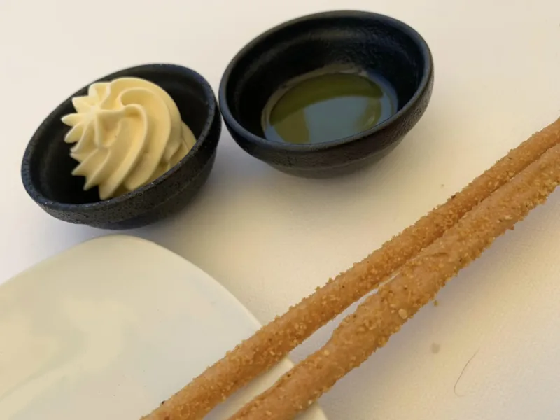 Uliassi a Senigallia, burro e grissini