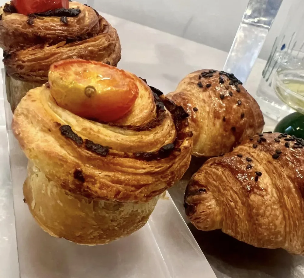 Daní Maison - Pane al pomodoro secco e croissant alle olive neere