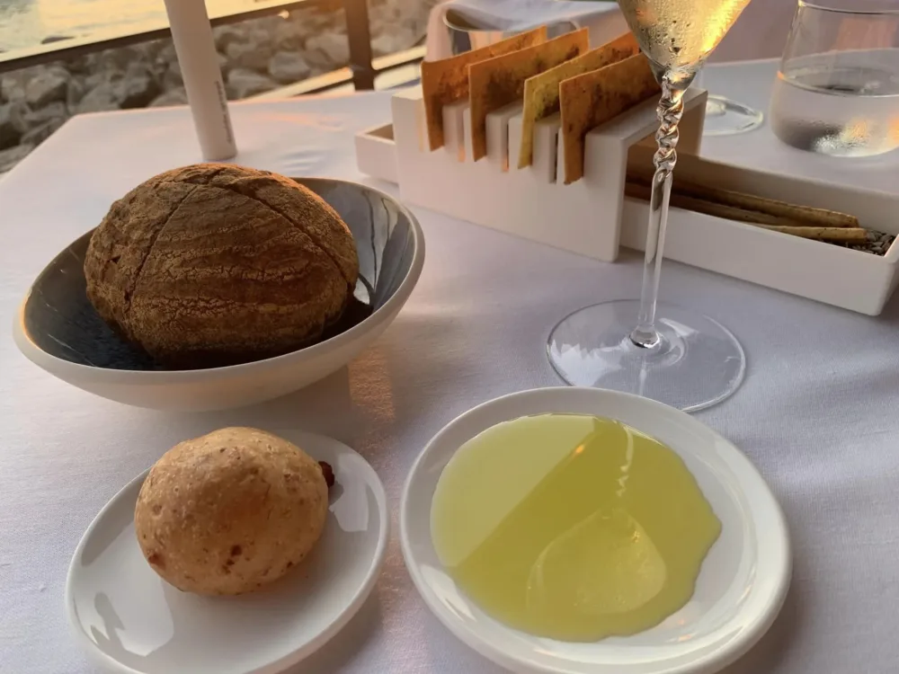 Ristorante Maxi a Capo La Gala, pane, grissini, crackers e olio